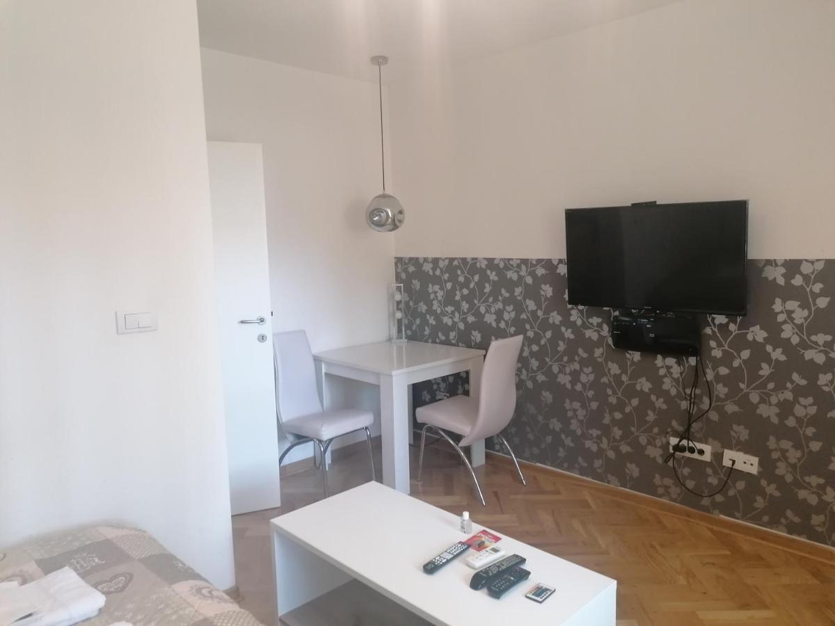 Apartamento Natasa Belgrado Exterior foto