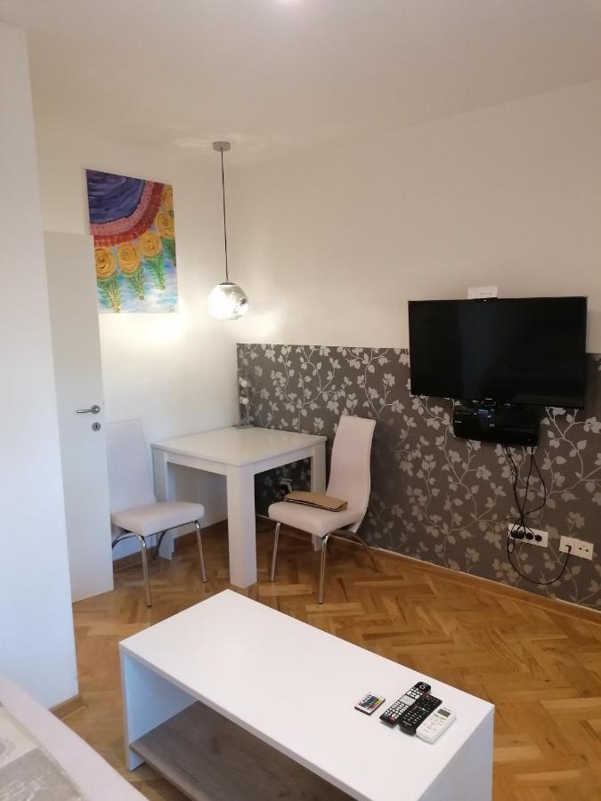 Apartamento Natasa Belgrado Exterior foto